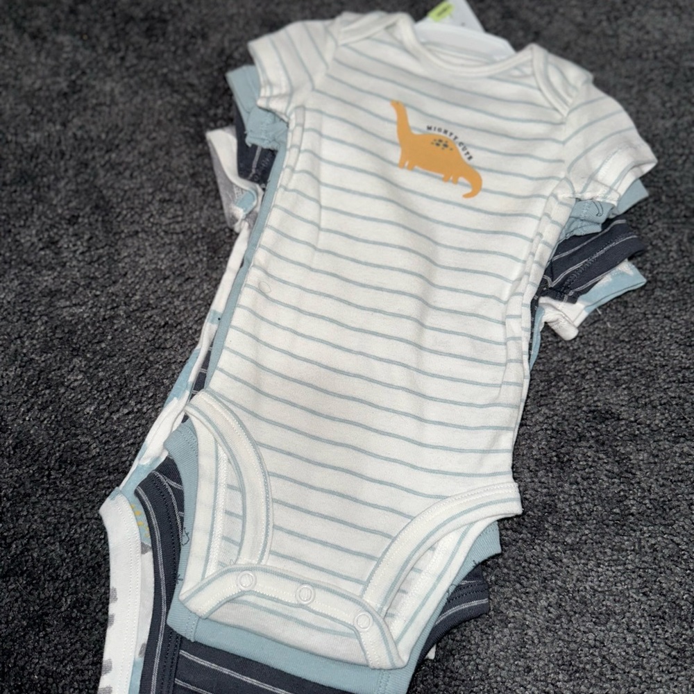 NWOT Baby’s Dinosaur Onesie 4 Pack Set